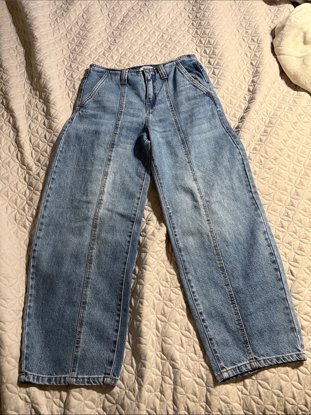 Barrel jeans